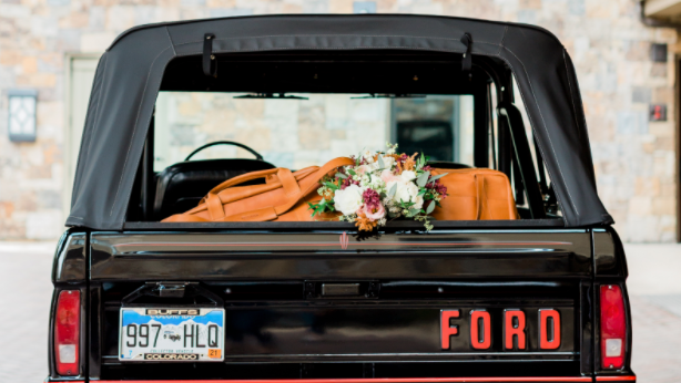 10 Wedding Gift Ideas for the Groom this Spring