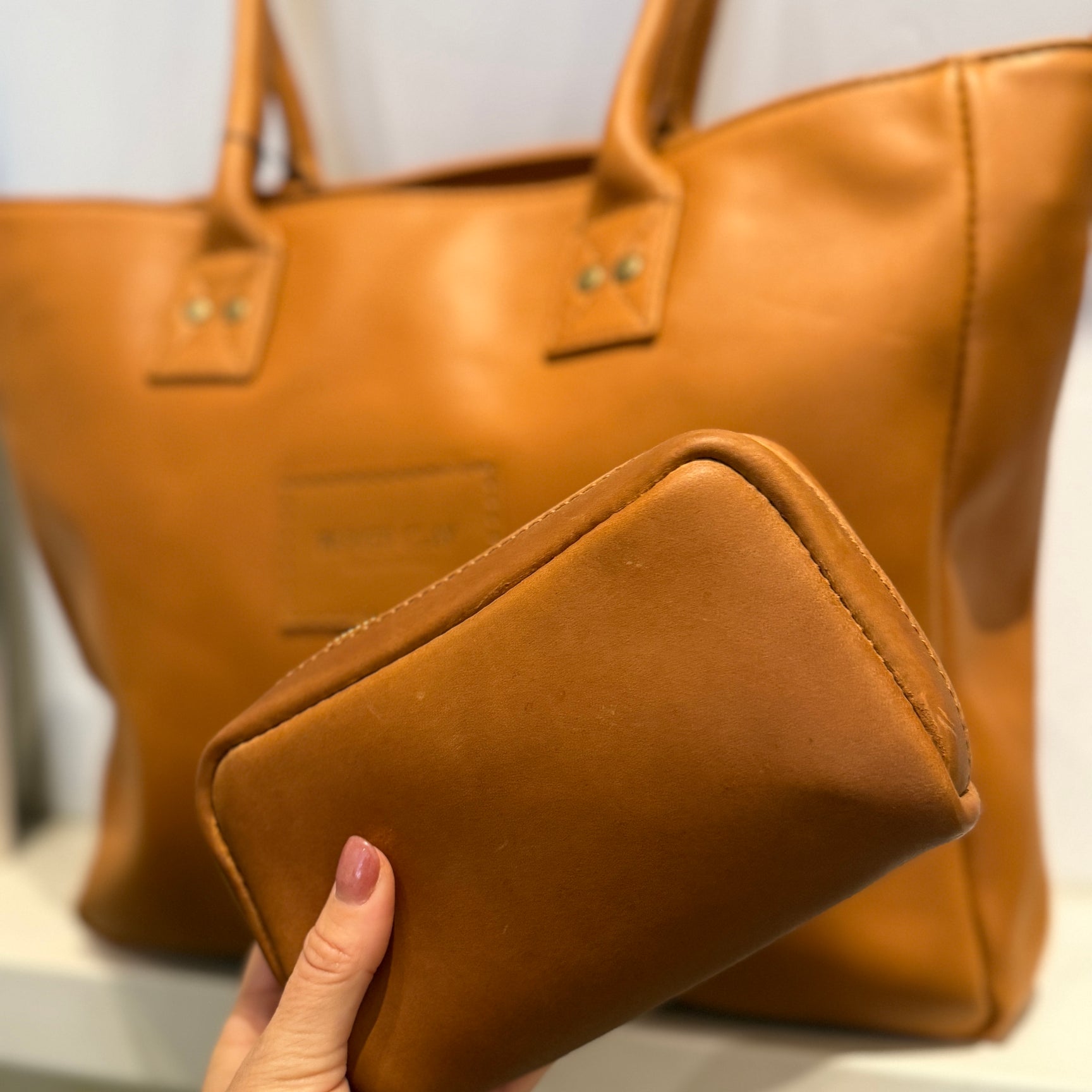 Bizu Leather Travel Pouch - Rust Brown – Parker Clay